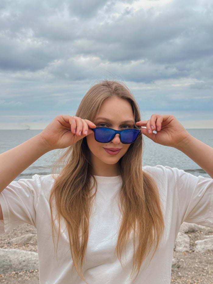 Volk-солнцезащитные очки с ярко-синим стеклом, стильные женские изделия, летний аксессуар, мода на солнце, бренд Volk, современные солнечные очки для женщин, качественные очки, комфорт и защита глаз, популярные очки для отдыха и прогулок, эксклюзивный дизайн.