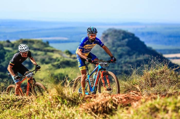 Яркие солнцезащитные очки VOLK для активного отдыха и велосипедных прогулок, обеспечивающие защиту от солнечных лучей и комфорт при езде на природе.