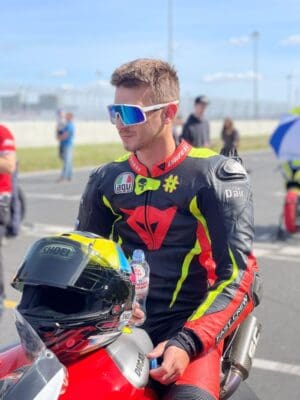 Защитные солнцезащитные очки для мотогонок VOLK. Стиль и безопасность для спортсменов.