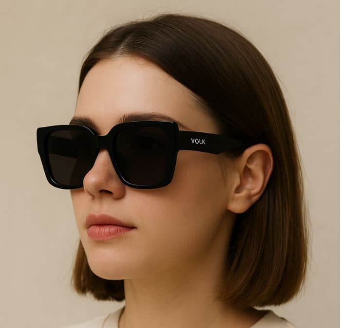 Квадратные солнцезащитные очки: кому идут и как выбрать? 2 Женские квадратные очки VOLK с поляризацией — вид сбоку