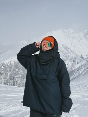 Защитные горнолыжные очки VOLK, стильный дизайн, солнцезащитные и UV-защита, для активного отдыха на снегу.